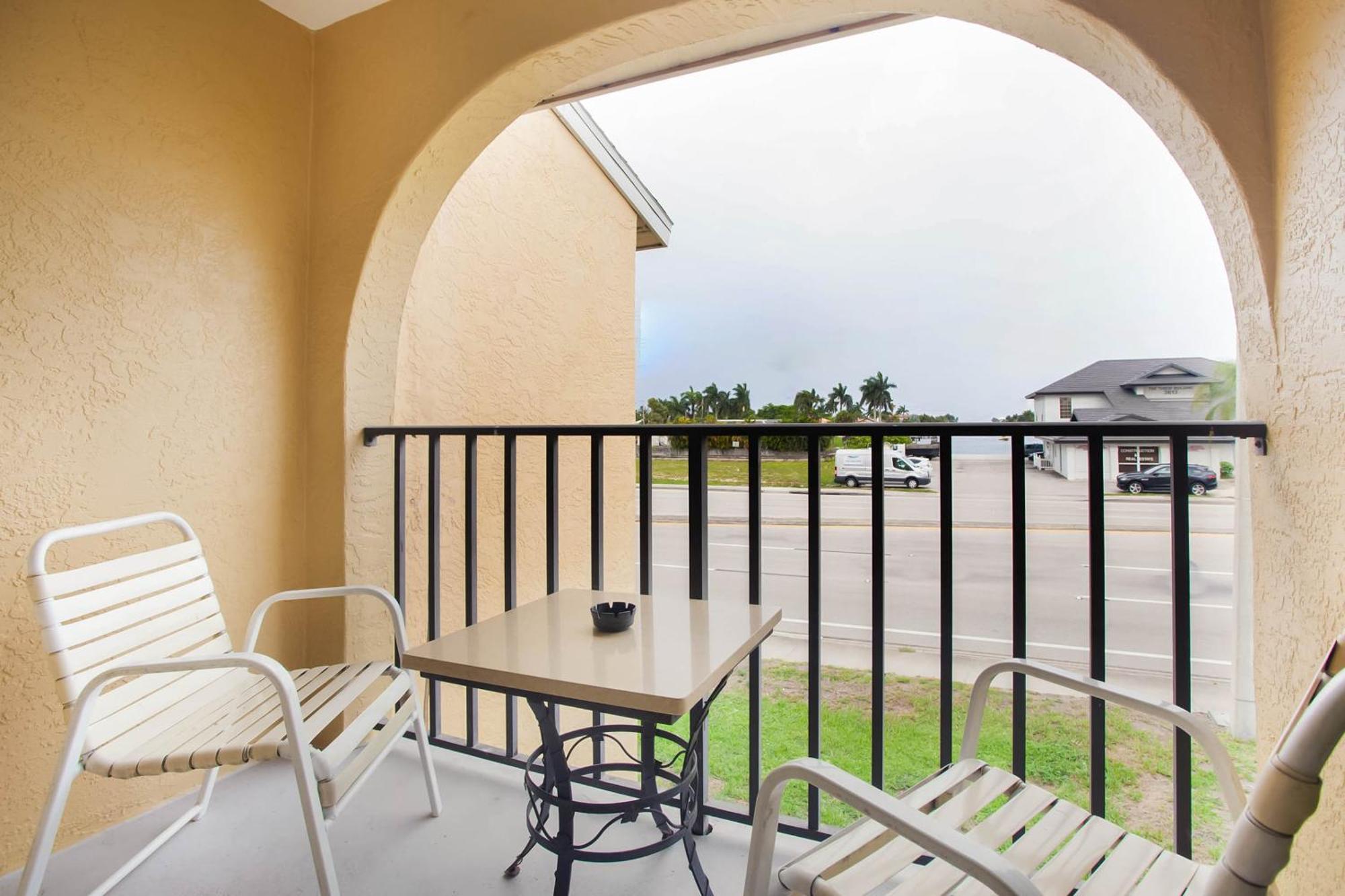 Oyo Waterfront Hotel- Cape Coral Fort Myers, Fl מראה חיצוני תמונה